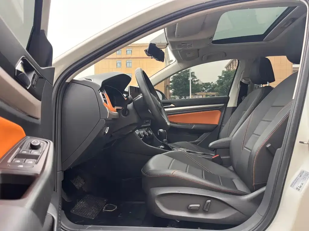 Volkswagen Bora 2023 из CN, фото 8