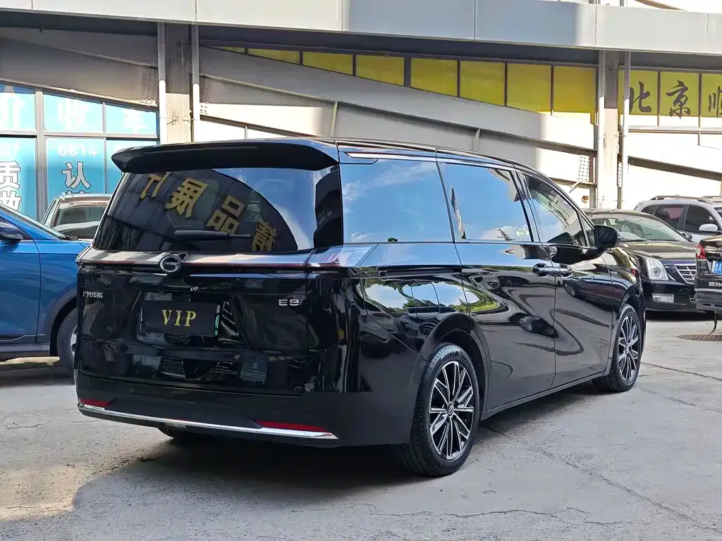 GAC Motor 传祺E8 PHEV — фото 4