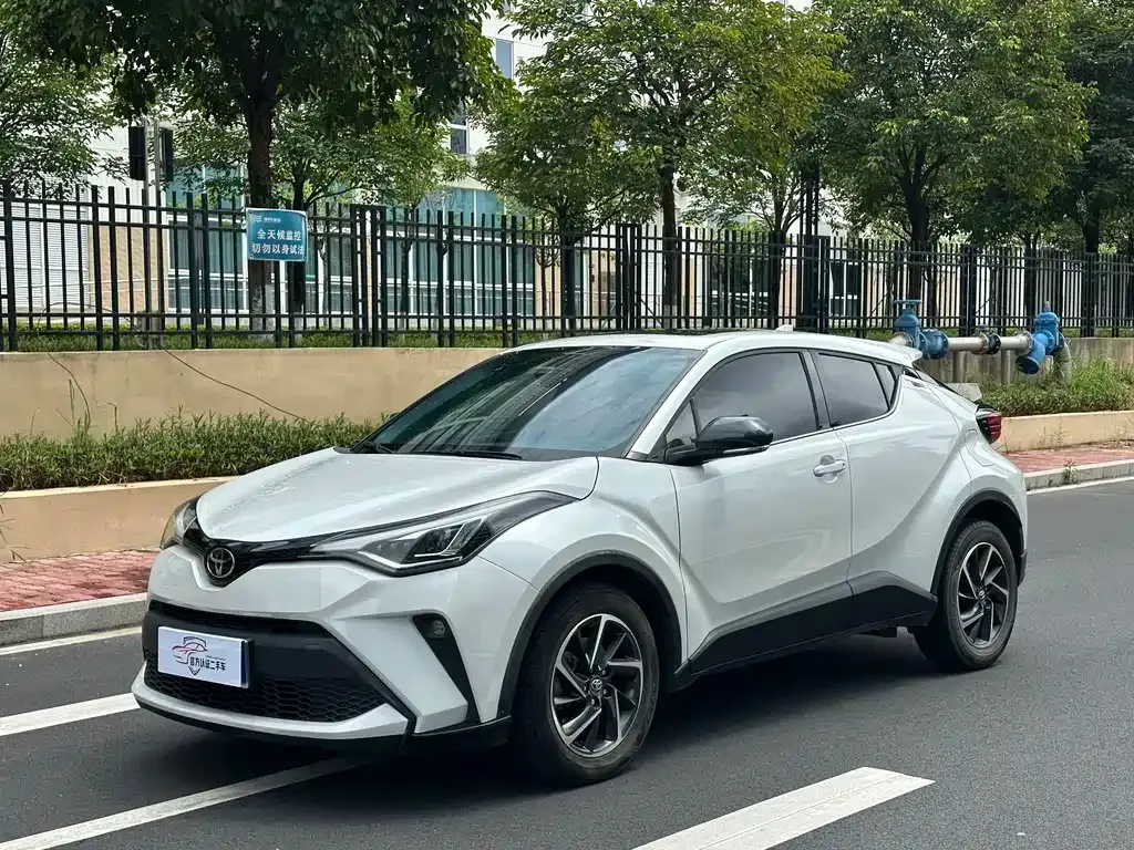 Toyota C-HR — фото 1