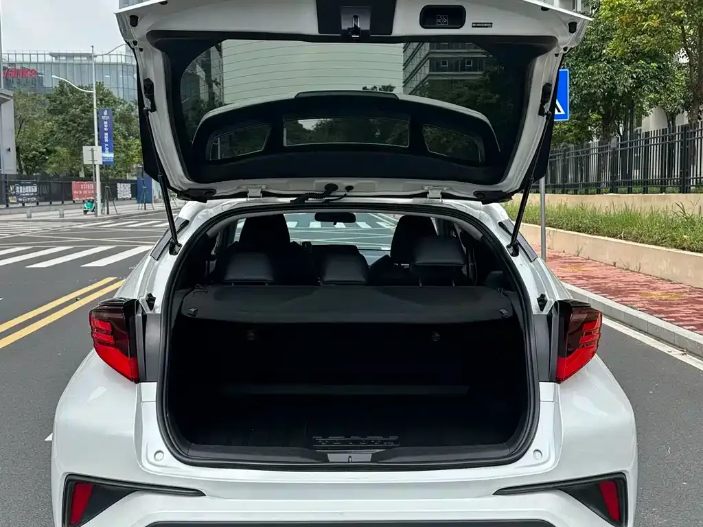 Toyota C-HR — фото 2