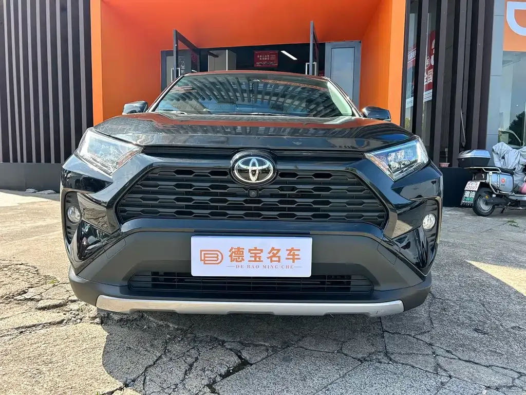Toyota RAV4 — фото 5