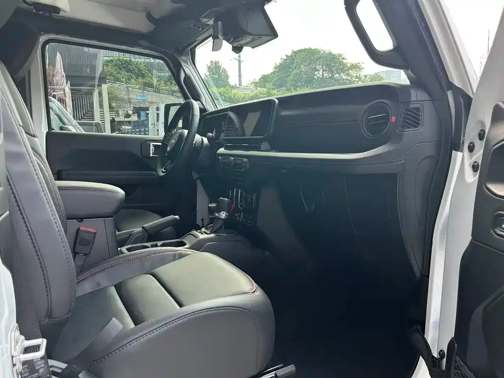 Jeep Wrangler — фото 2