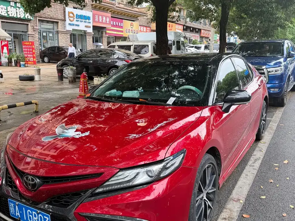 Toyota Camry — фото 7