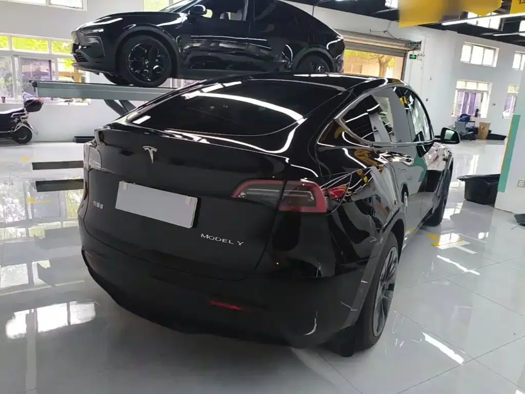 Tesla Model Y — фото 9