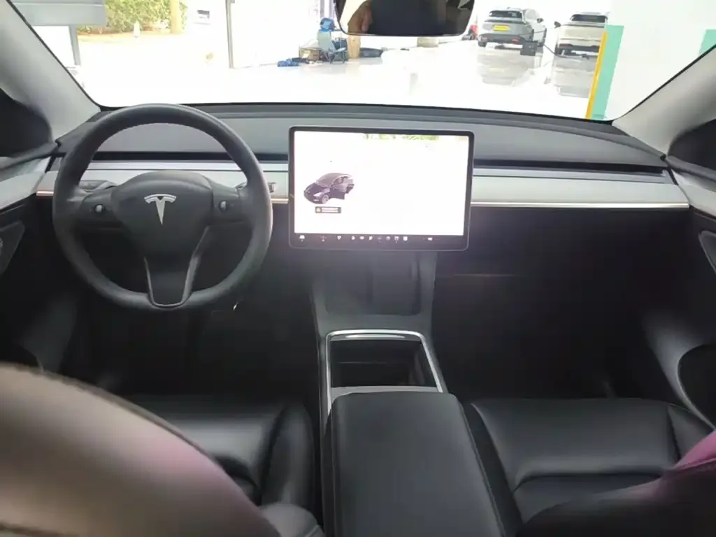 Tesla Model Y — фото 4