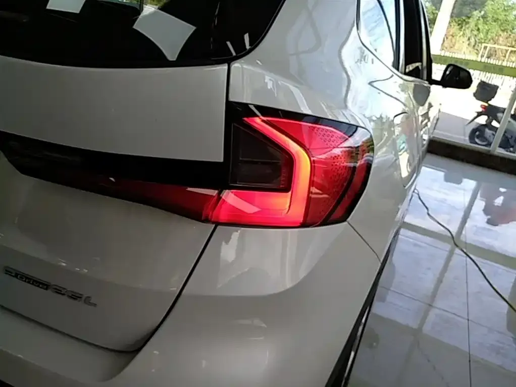 BMW iX1 2024 из CN, фото 3