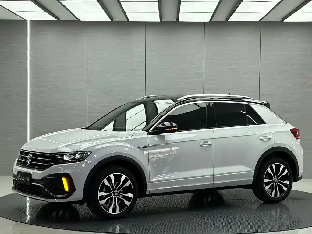 Volkswagen T-Roc — фото 1