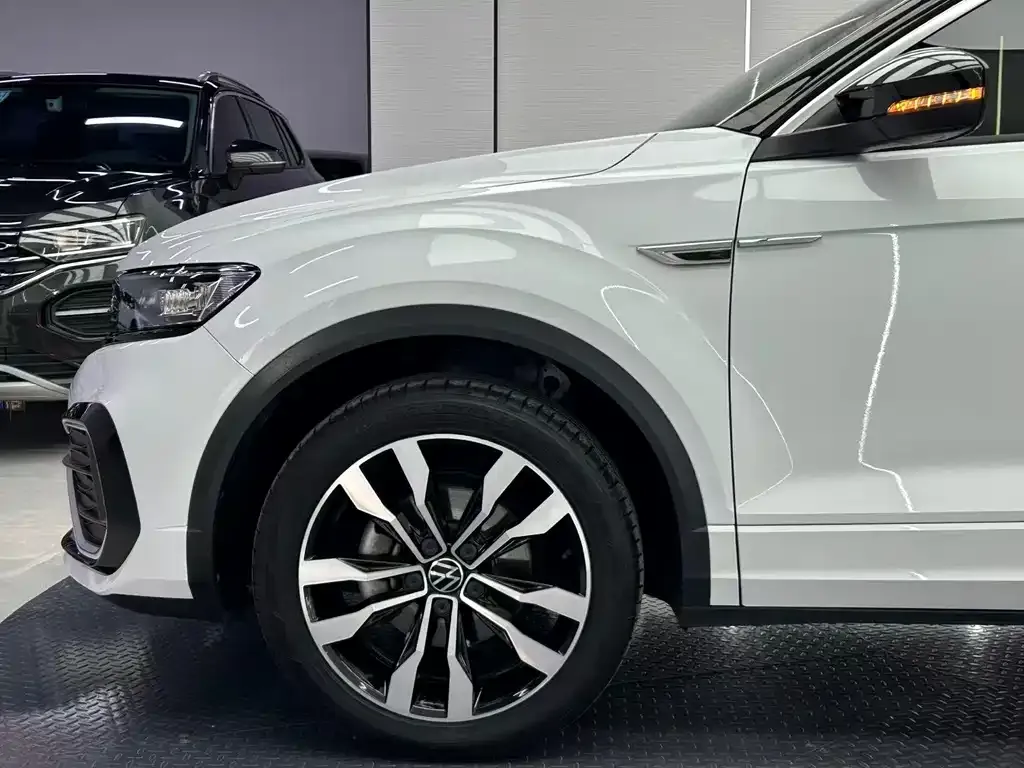 Volkswagen T-Roc — фото 7