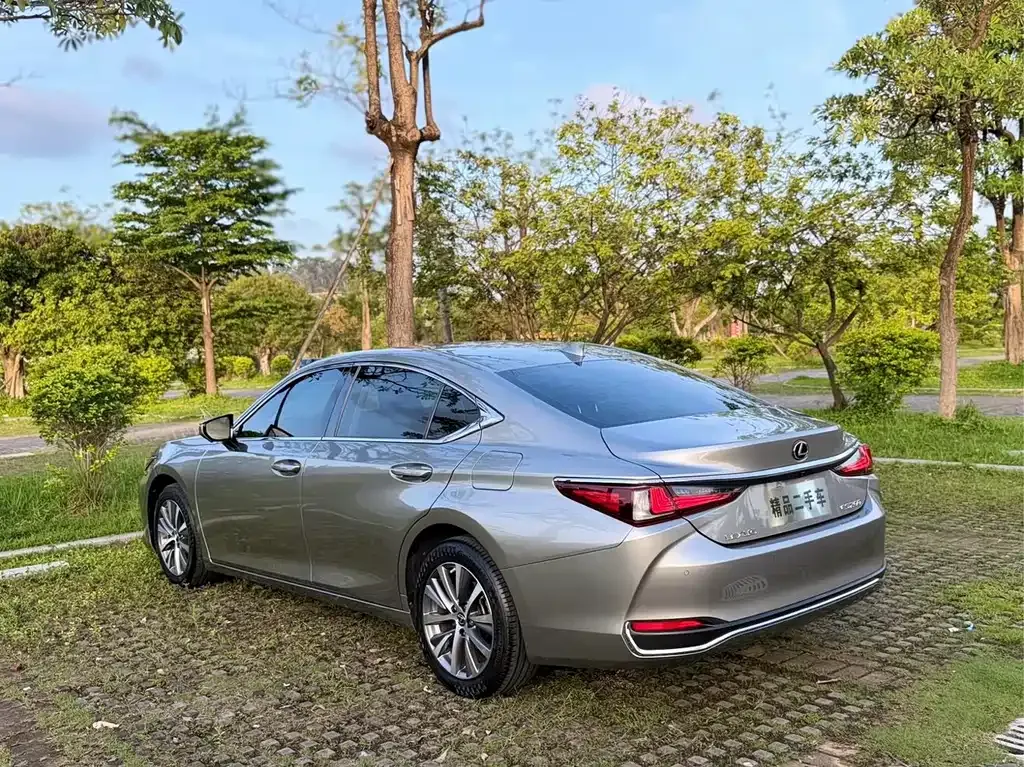 Lexus ES — фото 2