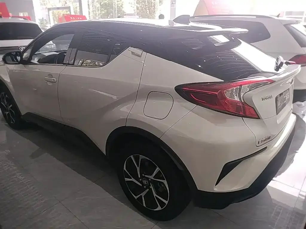 Toyota C-HR — фото 4