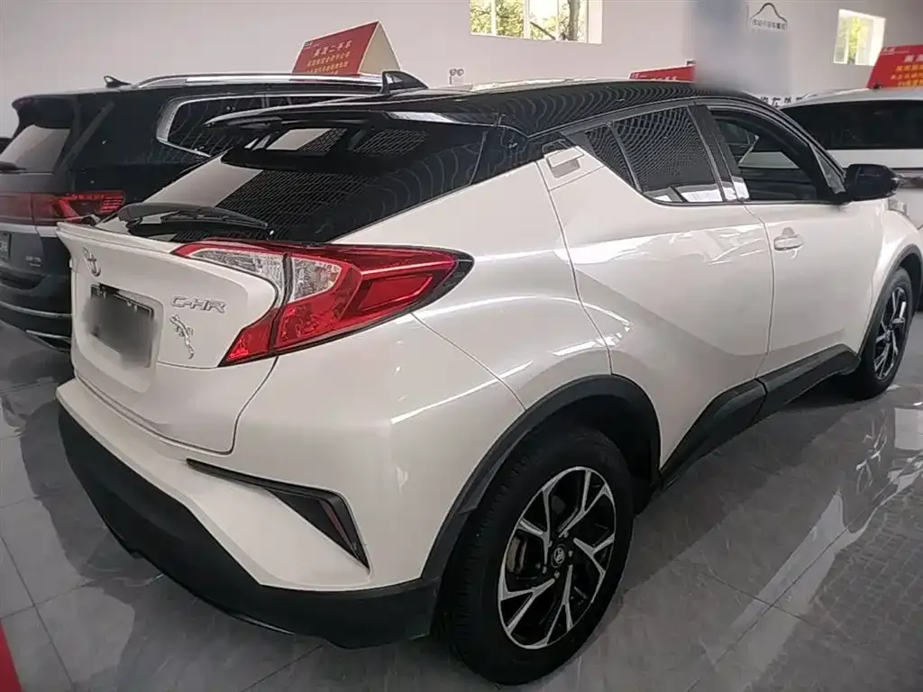 Toyota C-HR — фото 9