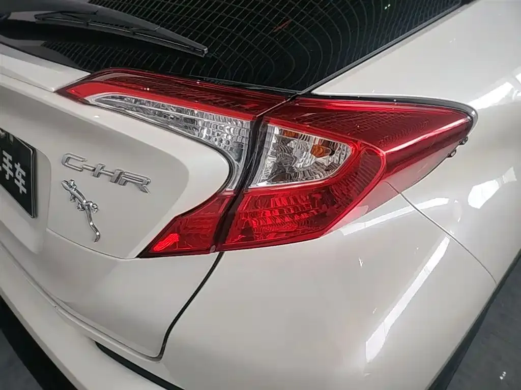 Toyota C-HR — фото 7