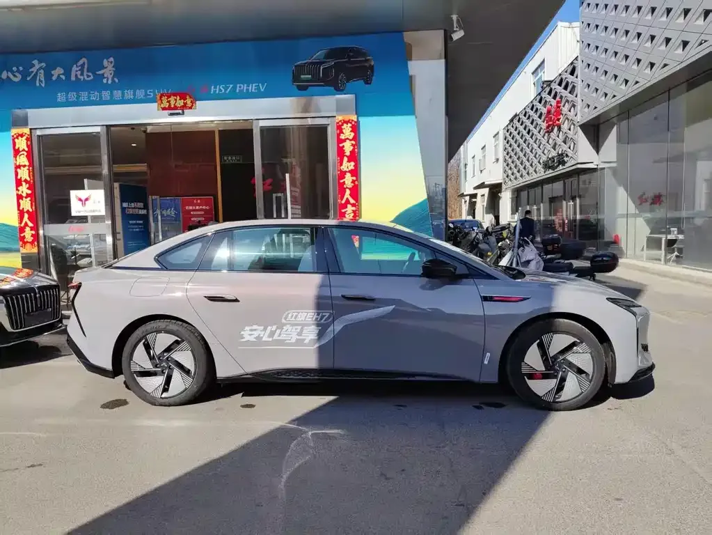 Hongqi EH7 2025 из CN, фото 2