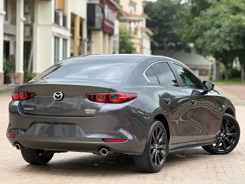 Mazda 3 Axela — фото 4