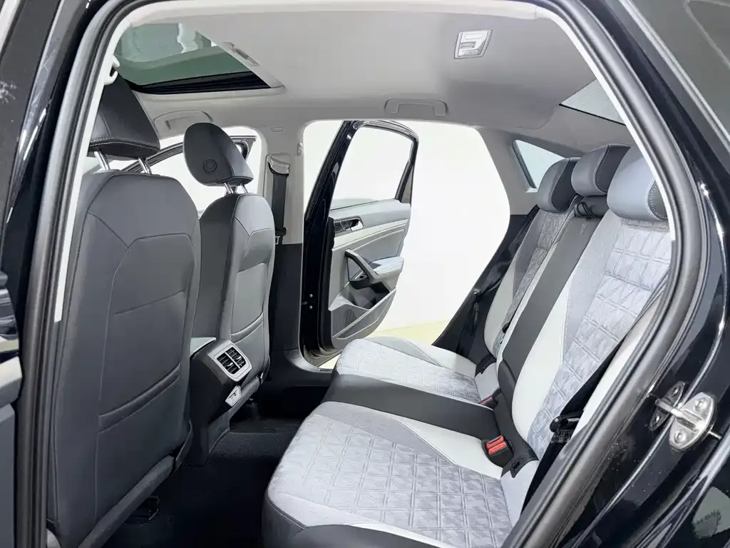 Volkswagen Lavida 2023 из CN, фото 7