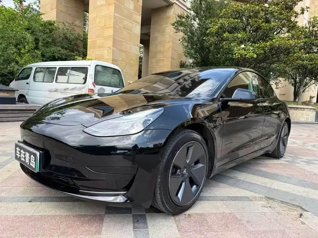Tesla Model 3 — фото 1