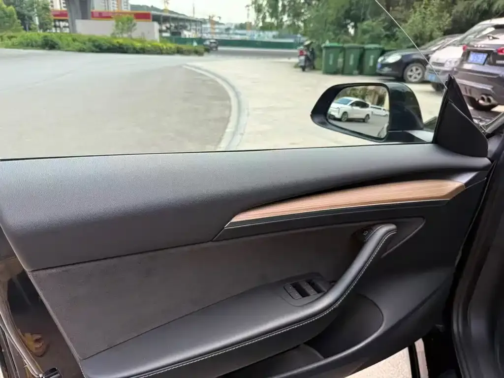 Tesla Model 3 — фото 3