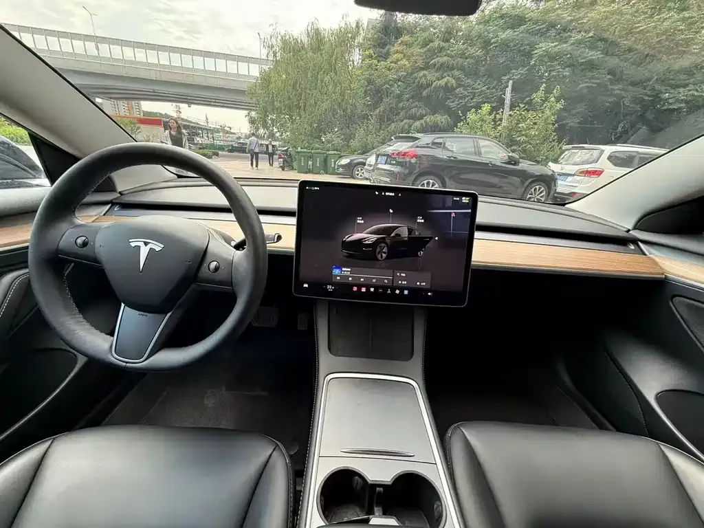 Tesla Model 3 — фото 10