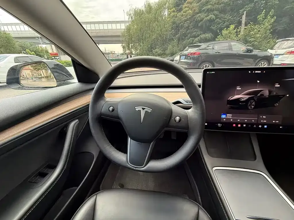 Tesla Model 3 — фото 5