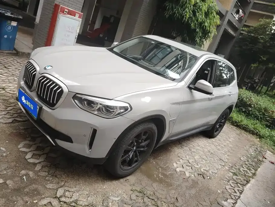 BMW iX3 — фото 1