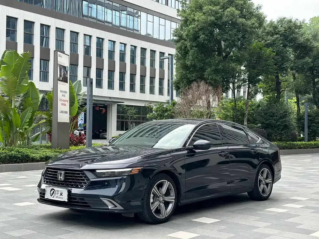 Honda Accord — фото 1