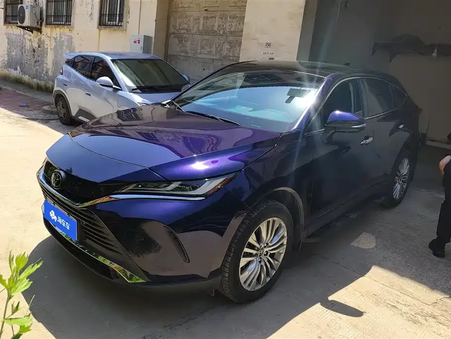 Toyota Harrier — фото 1