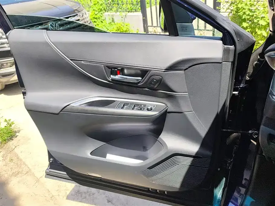 Toyota Harrier — фото 5