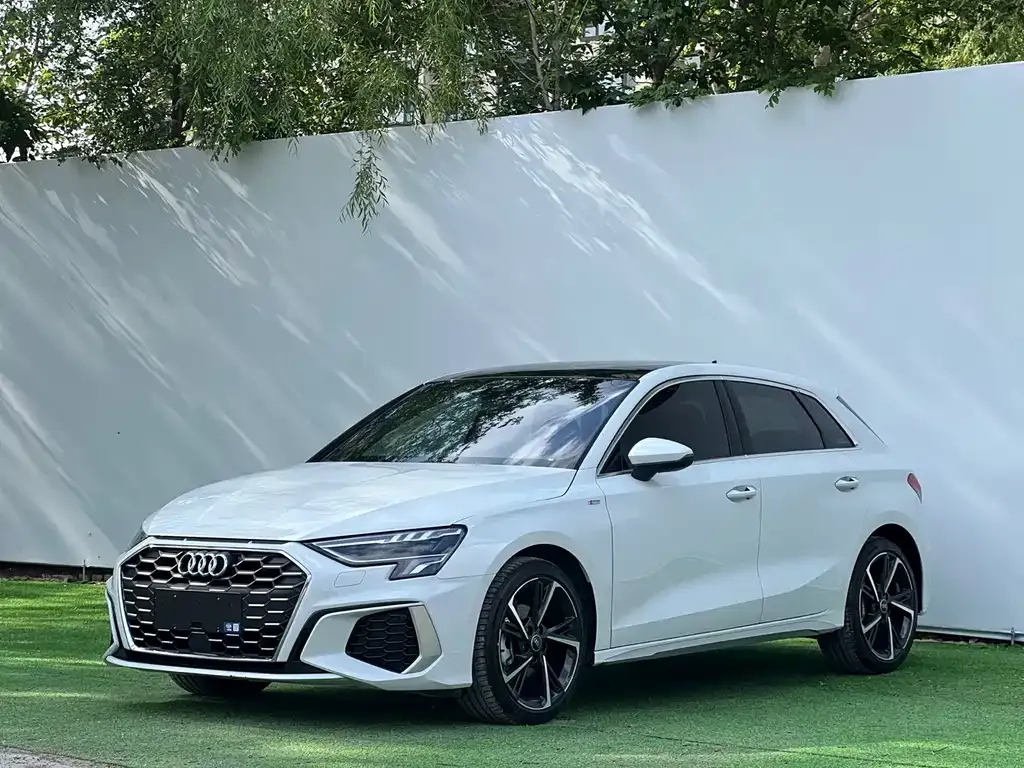 Audi A3 — фото 1