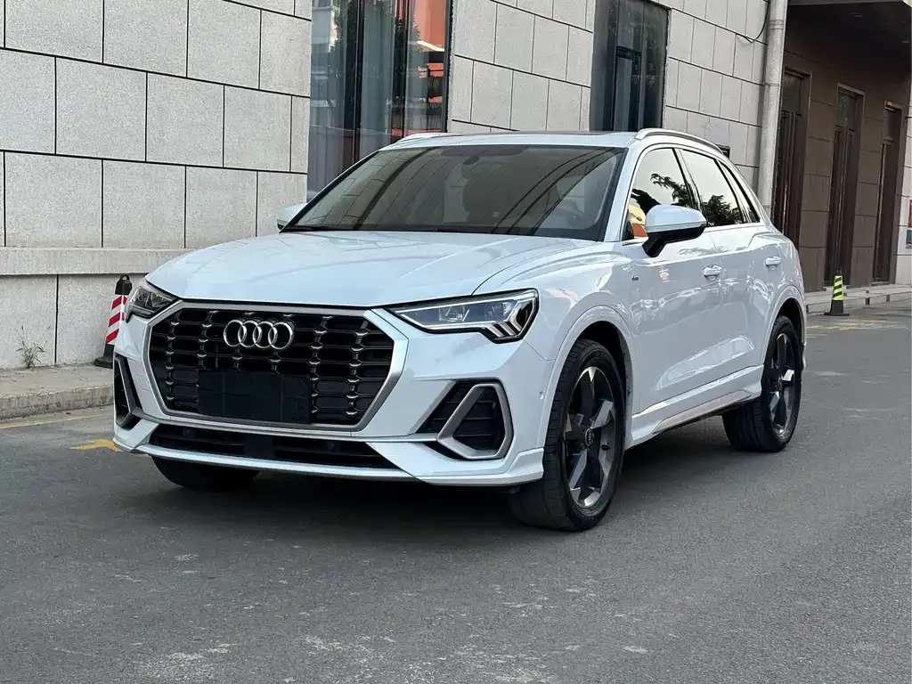 Audi Q3 — фото 1