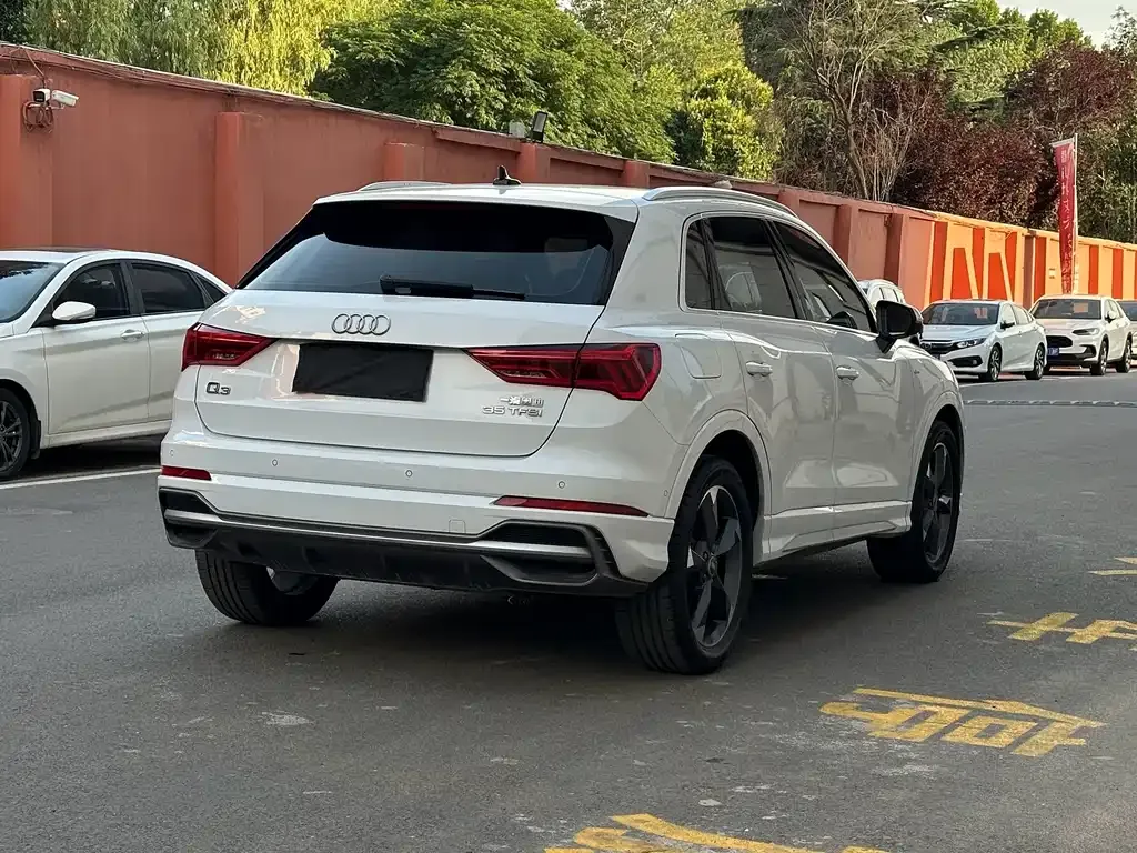 Audi Q3 — фото 10