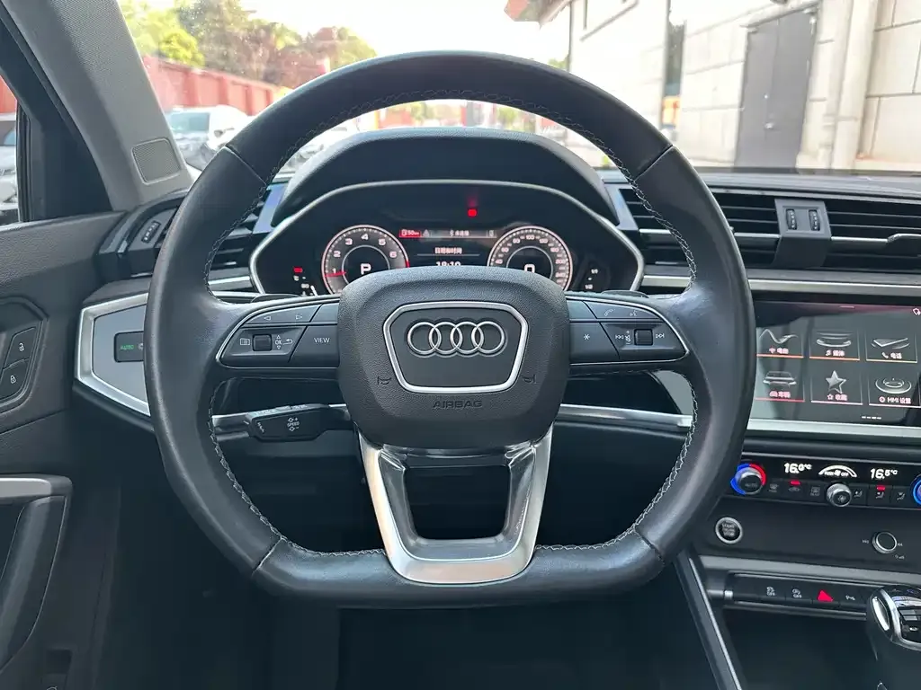 Audi Q3 — фото 9