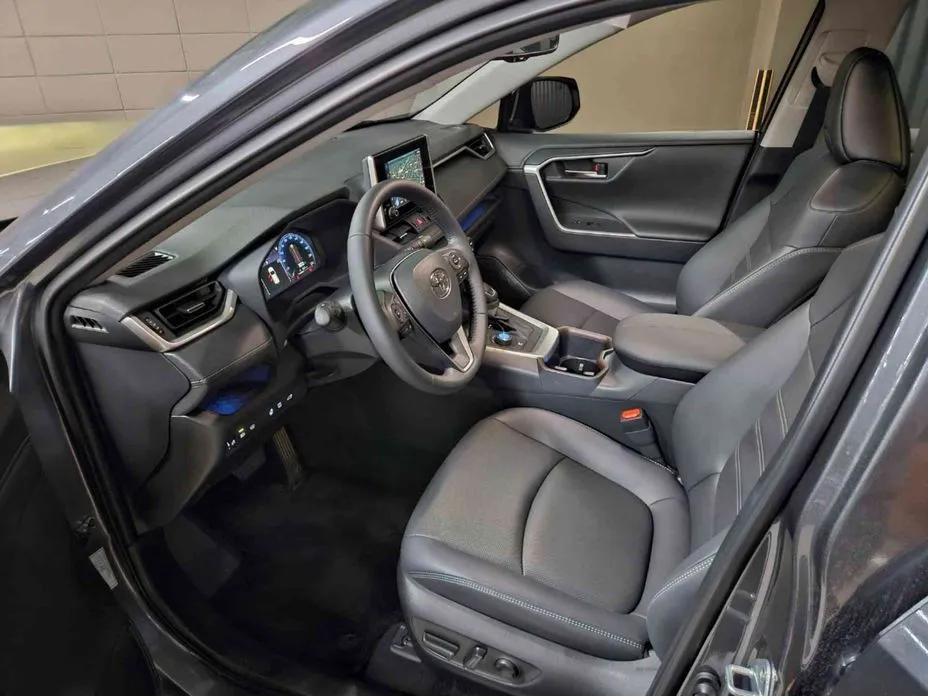 Toyota RAV4 — фото 6