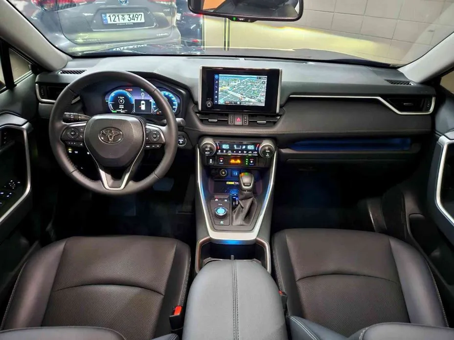 Toyota RAV4 — фото 8