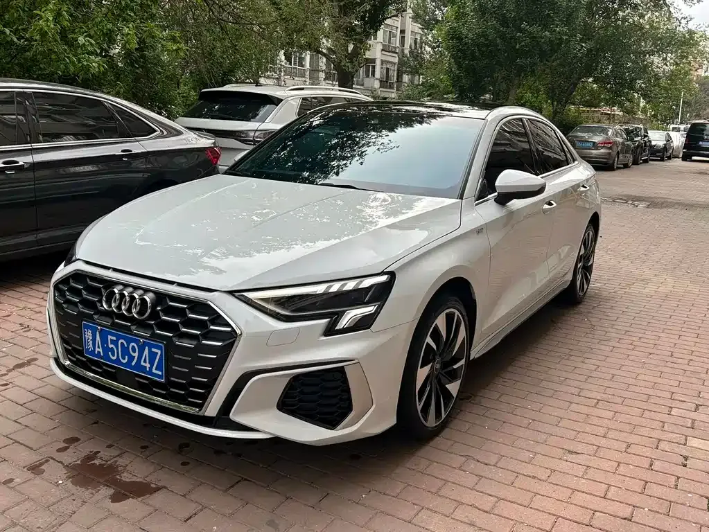 Audi A3 — фото 1