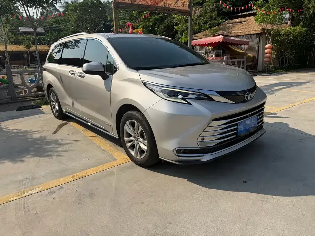 Toyota Sienna — фото 9