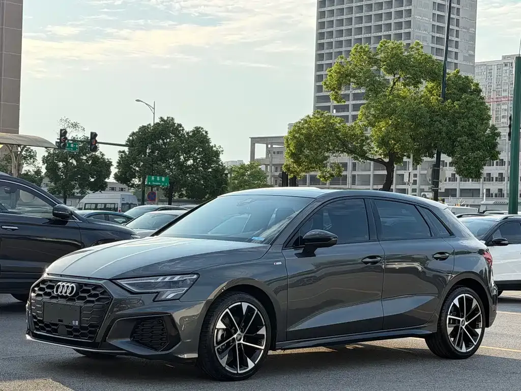 Audi A3 — фото 1