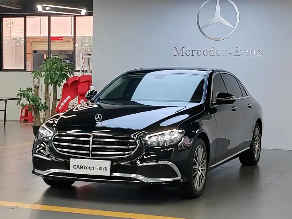 Mercedes-Benz E-Class — фото 1