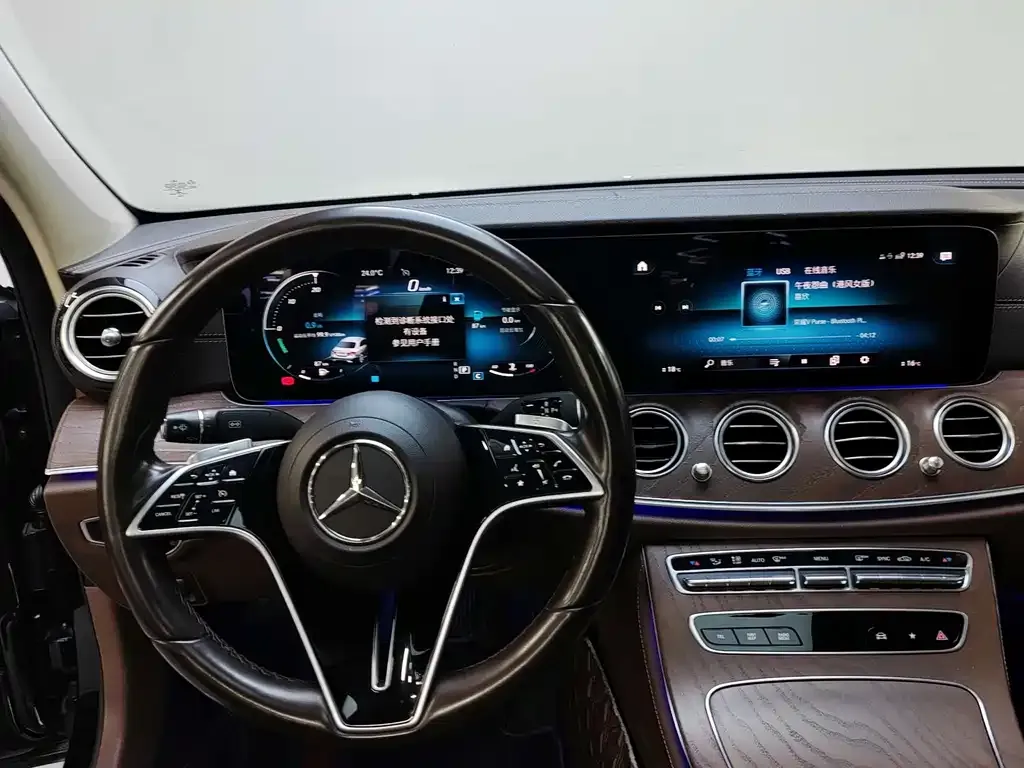 Mercedes-Benz E-Class — фото 5