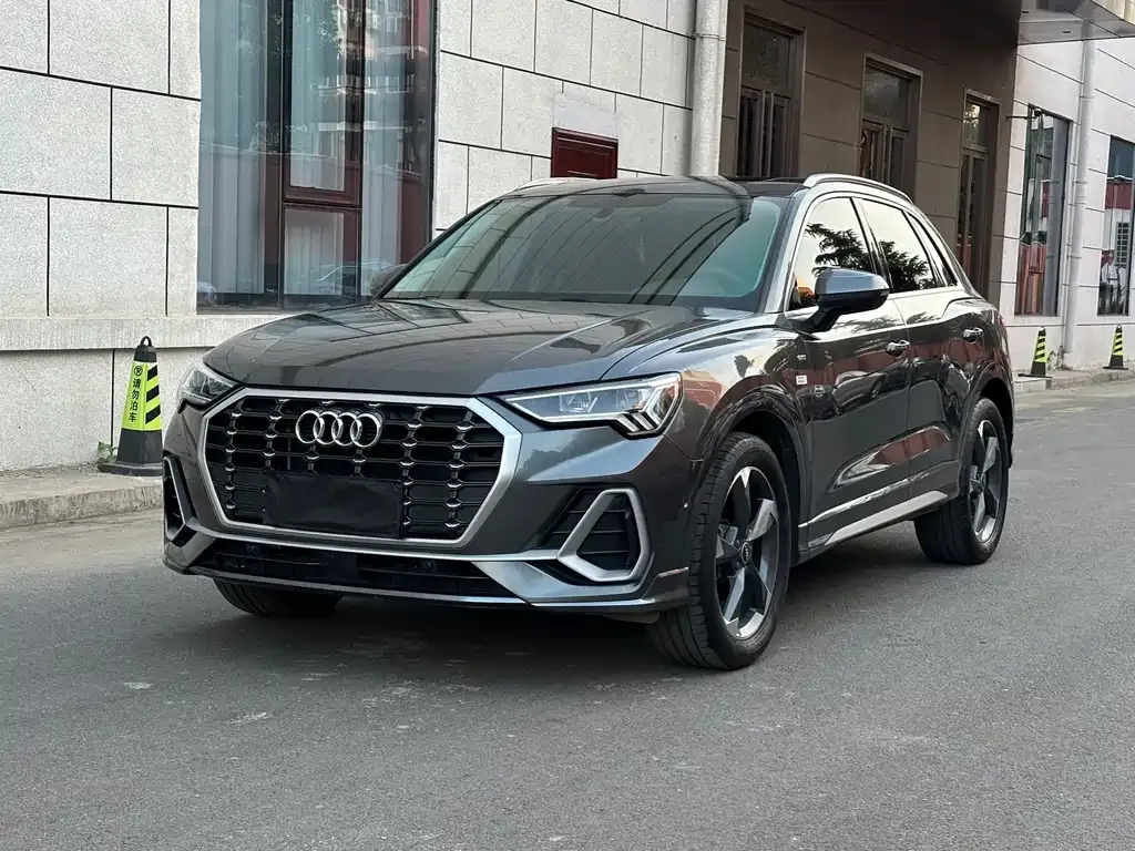 Audi Q3 — фото 1
