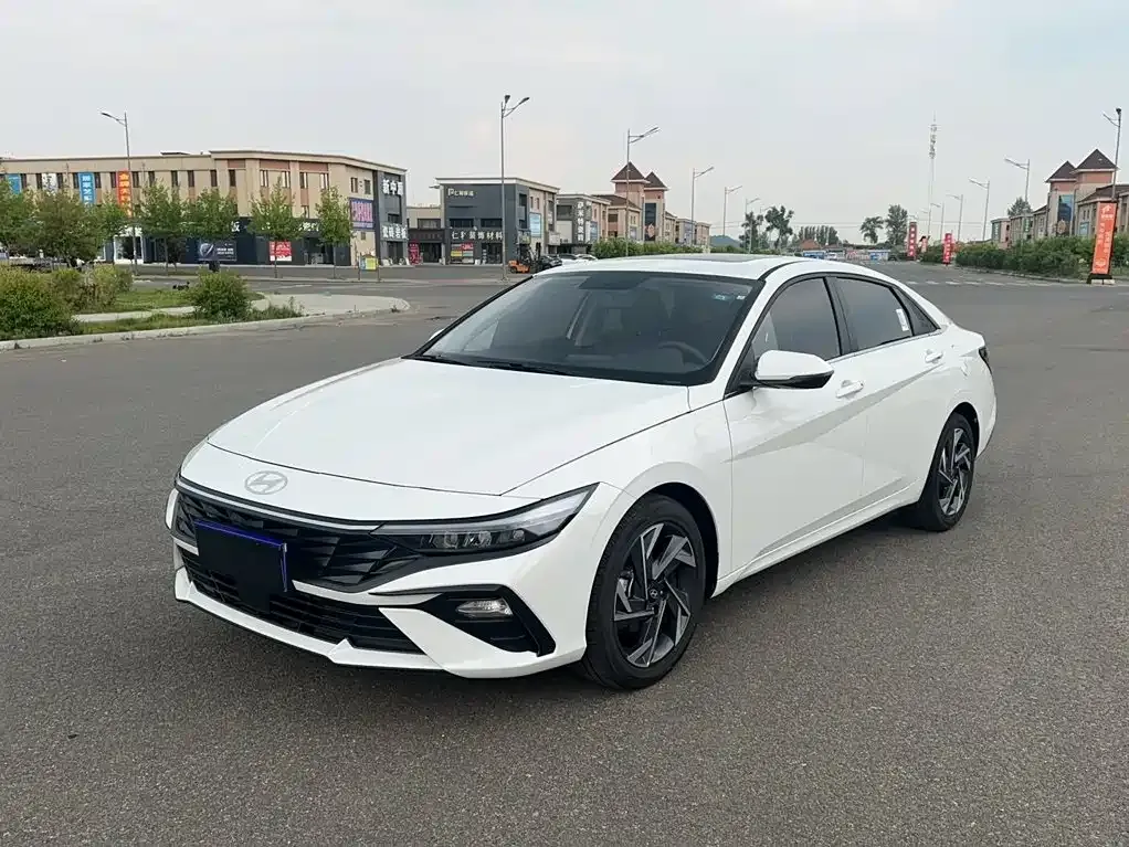 Hyundai Elantra — фото 3