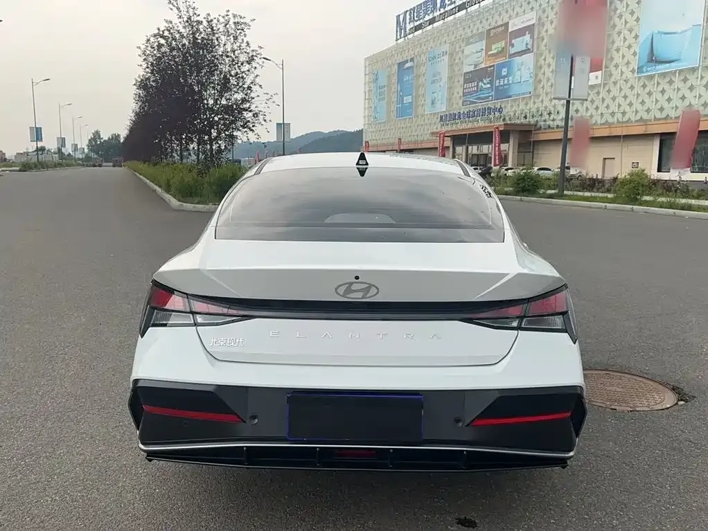 Hyundai Elantra — фото 6