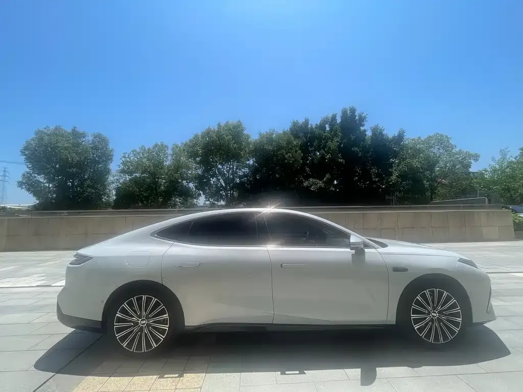 Geely Galaxy Xingyao 8 2025 из CN, фото 5