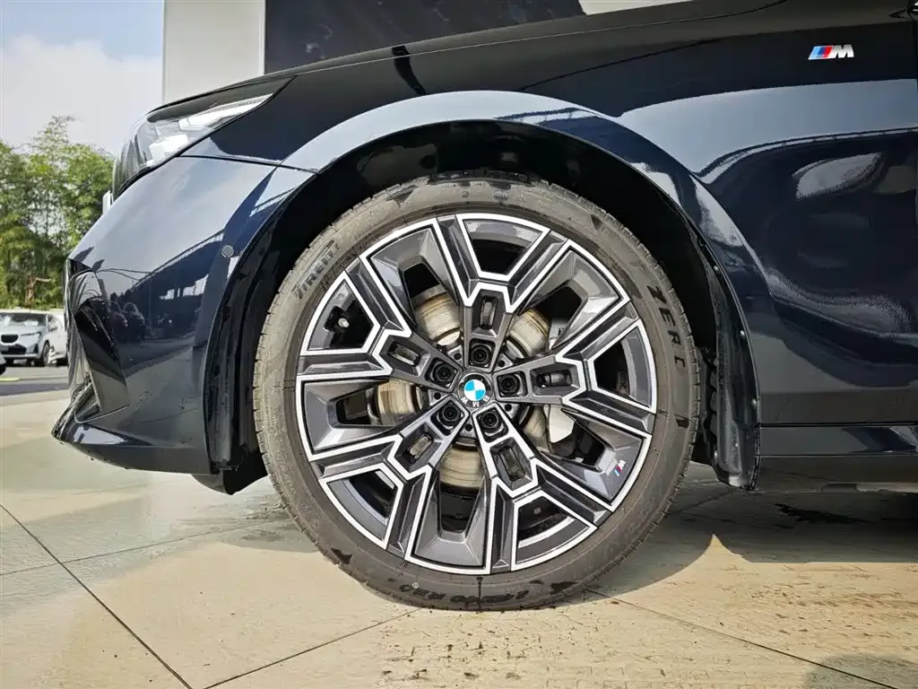 BMW 5 Series — фото 10
