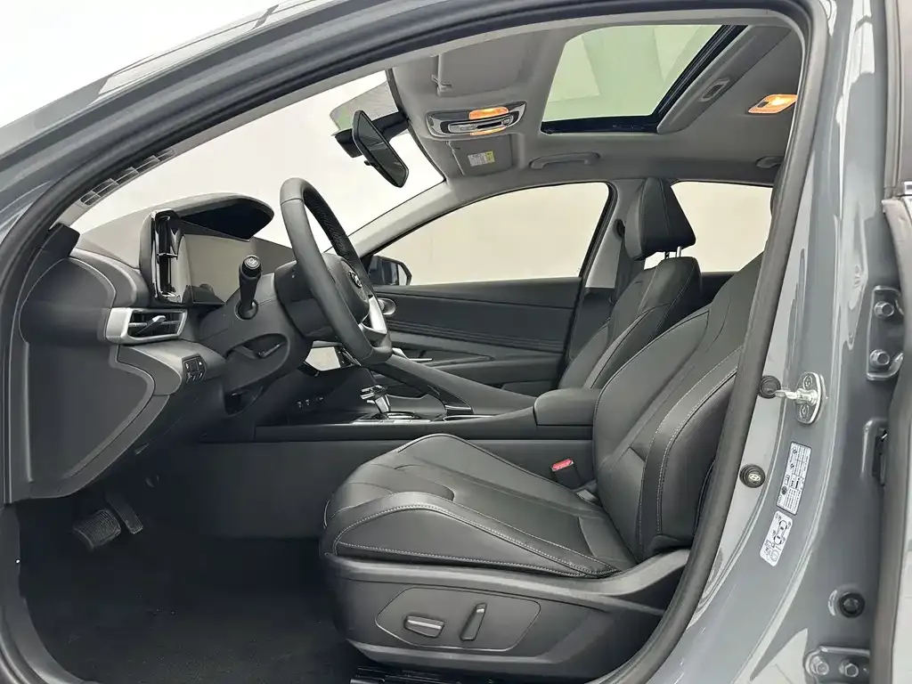 Hyundai Elantra — фото 4