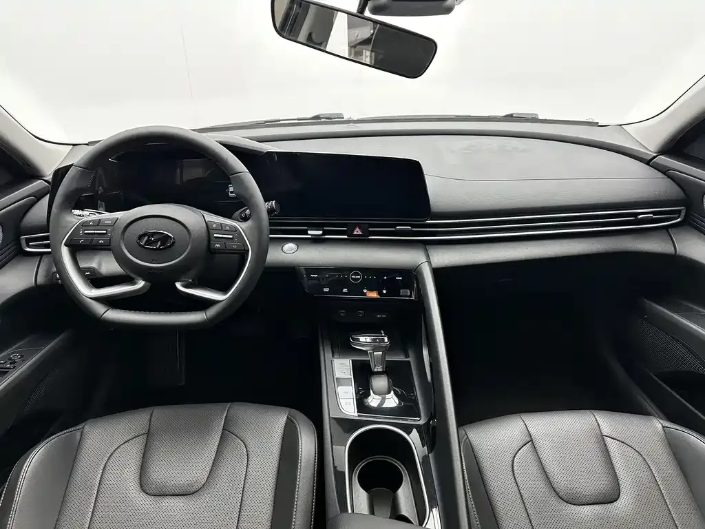 Hyundai Elantra — фото 9