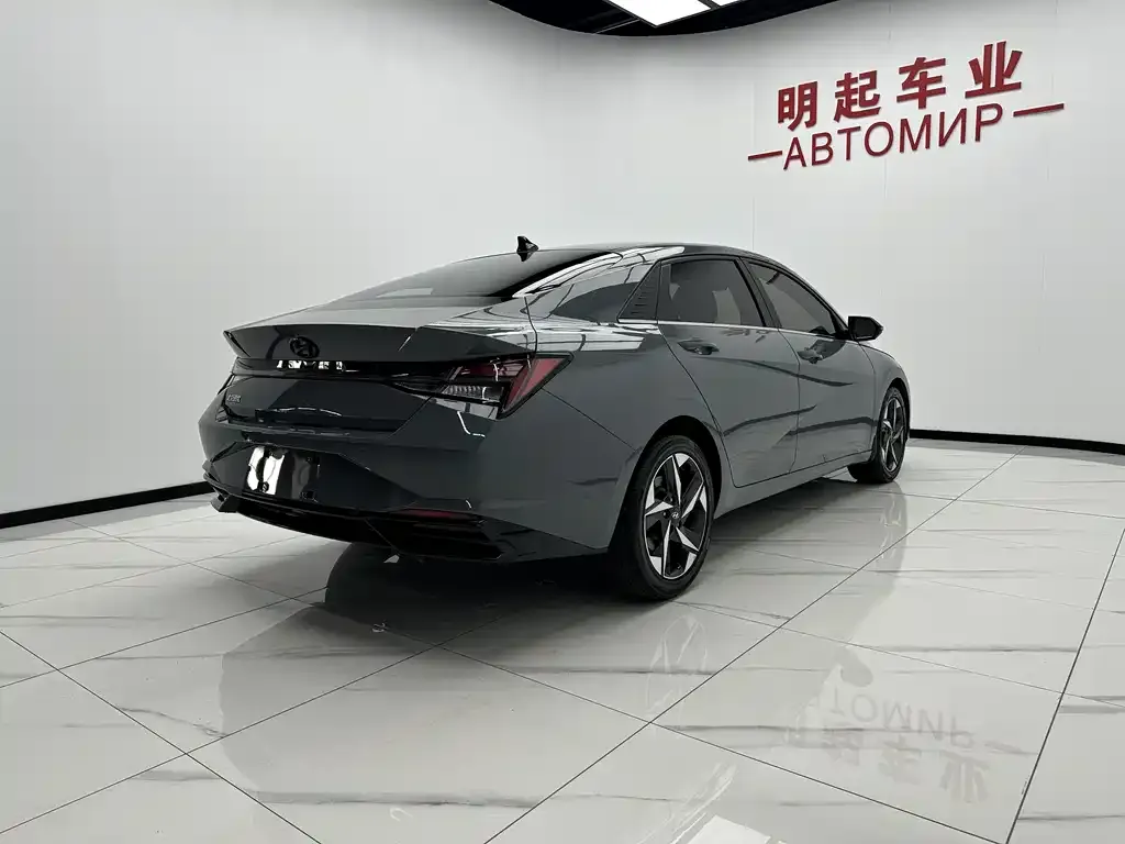 Hyundai Elantra — фото 2