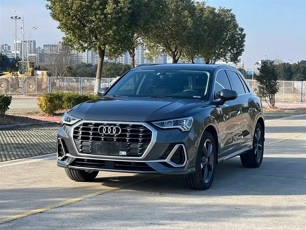 Audi Q3 — фото 1