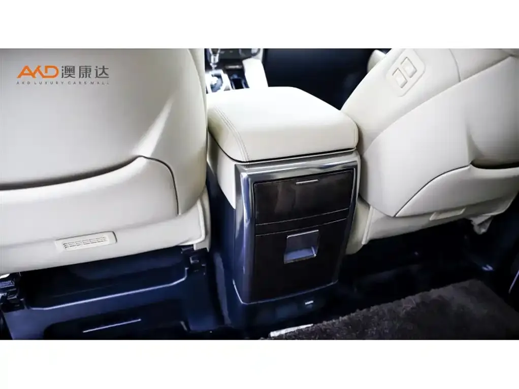Toyota Alphard — фото 9