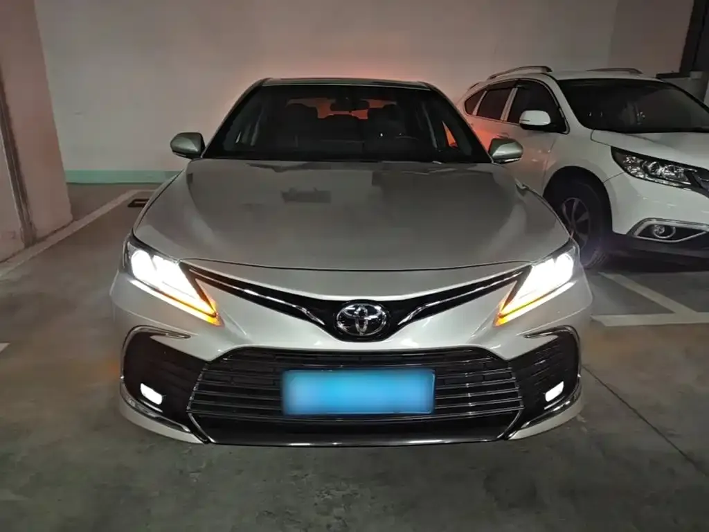 Toyota Camry — фото 8