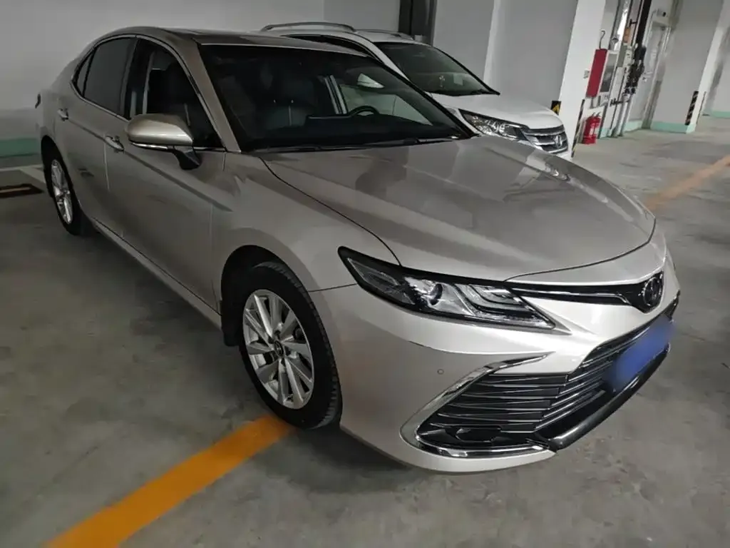 Toyota Camry — фото 5